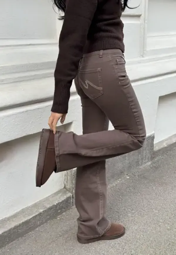 Nelly - Brun - Low Waist Bootcut Stitch Jeans