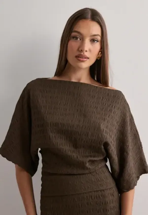 Nelly - Brun - Stunning Structure Tee