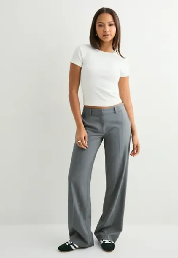 Nelly - Grå - Low Waist Relaxed Suit Pants