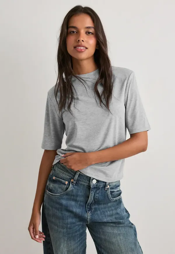 Nelly - Grå - Perfect Soft Shoulder Top