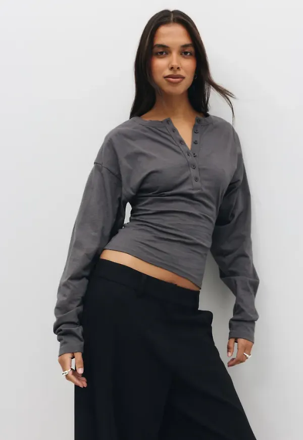 Nelly - Grå - Shoulder Focus Button Top