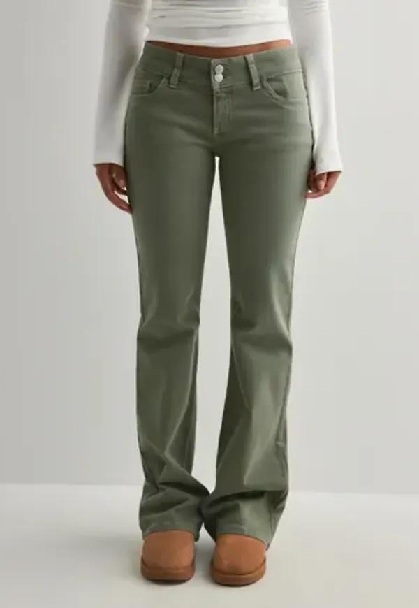 Nelly - Grön - Low Waist Bootcut Stitch Jeans
