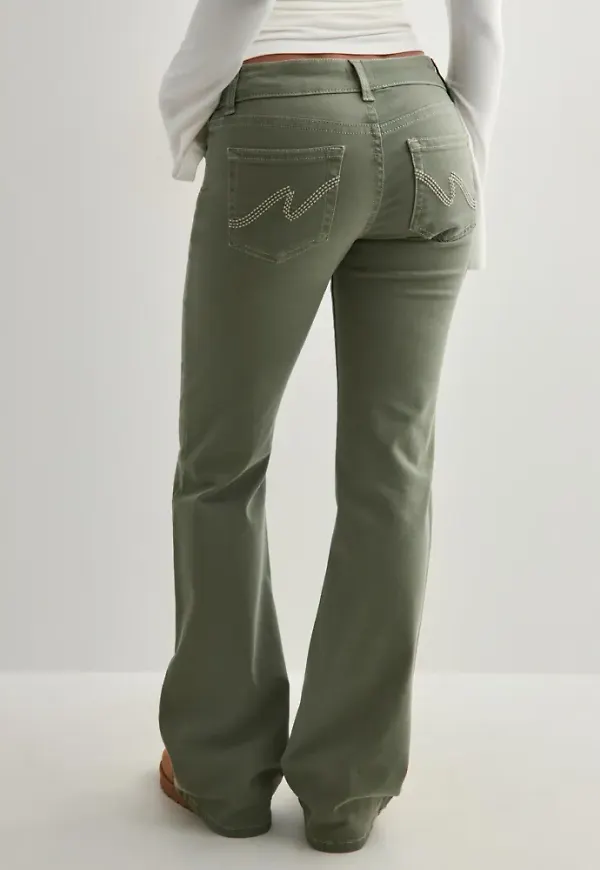 Nelly - Grön - Low Waist Bootcut Stitch Jeans