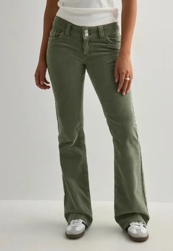 Nelly - Grön - Low Waist Corduroy Stitch Jeans