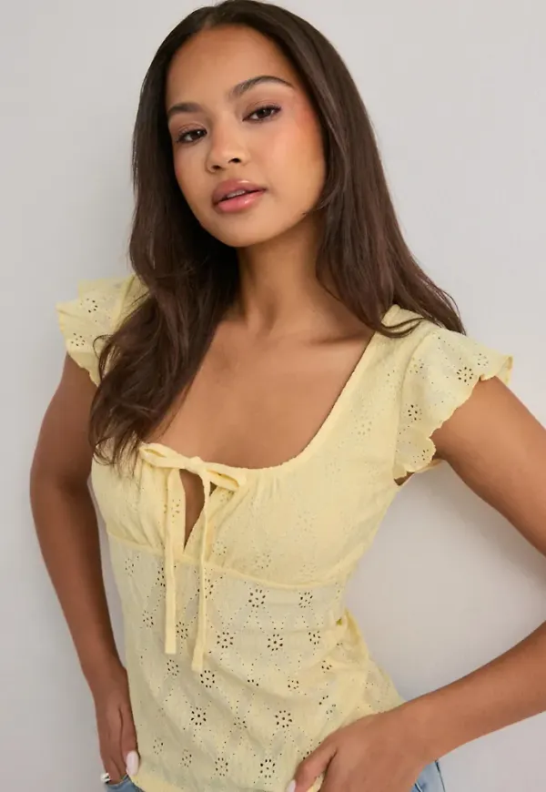 Nelly - Gul - Broderie Anglais Top