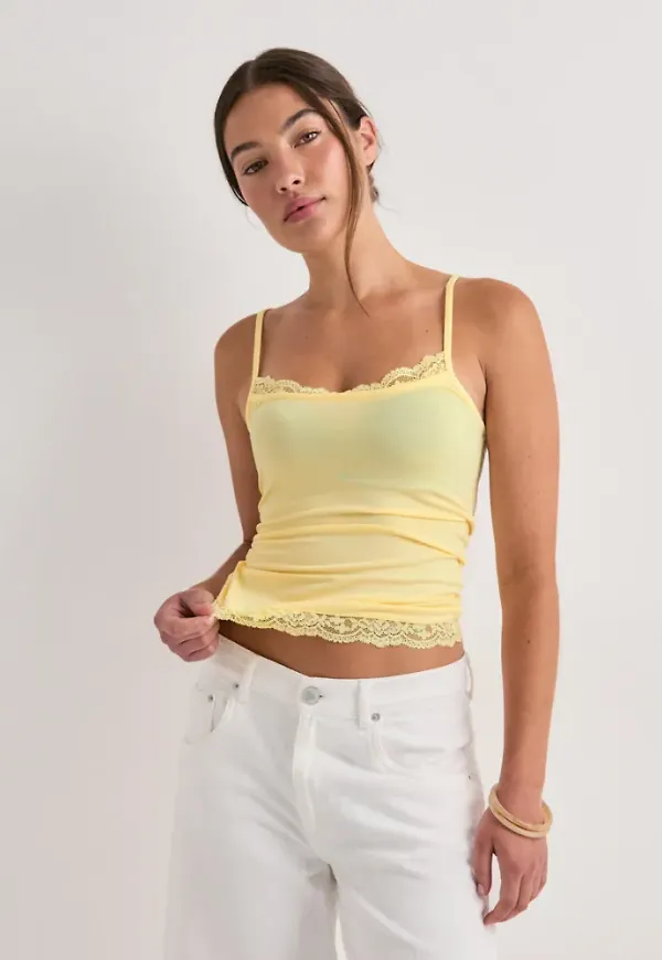 Nelly - Gul - Soft Lace Detail Singlet