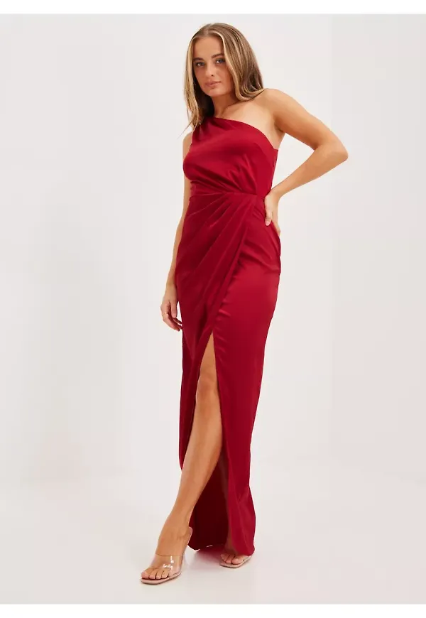 Nelly Levitated Satin Dress Balklänningar Mörk Röd