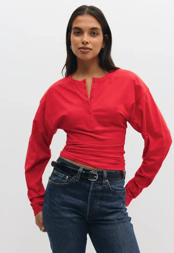 Nelly - Röd - Shoulder Focus Button Top