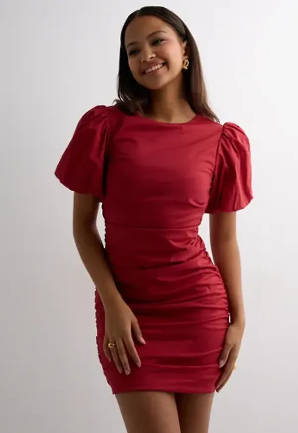 Nelly - Röd - The Cutest Ruched Dress