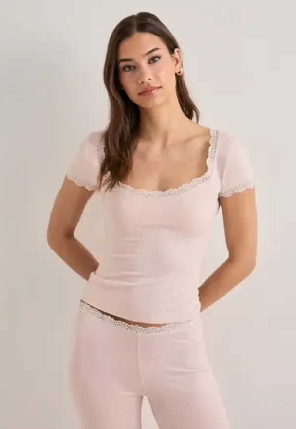 Nelly - Rosa - Soft Cute Tee