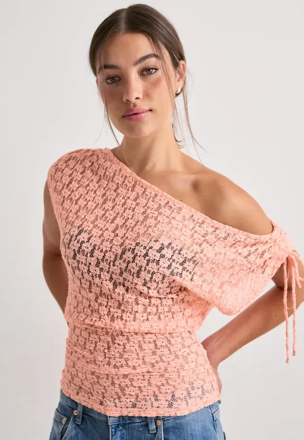 Nelly - Rosa - Wonderful Lace Shoulder Top