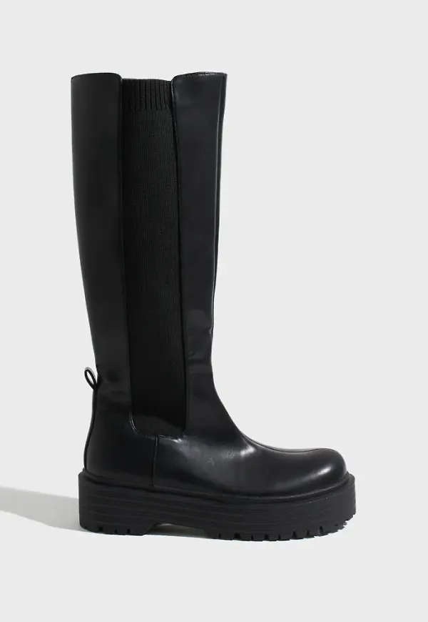 Nelly - Svart - Clean Under Knee Boot