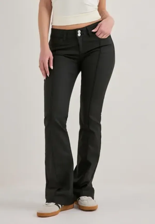 Nelly - Svart - Coated Low Waist Jeans