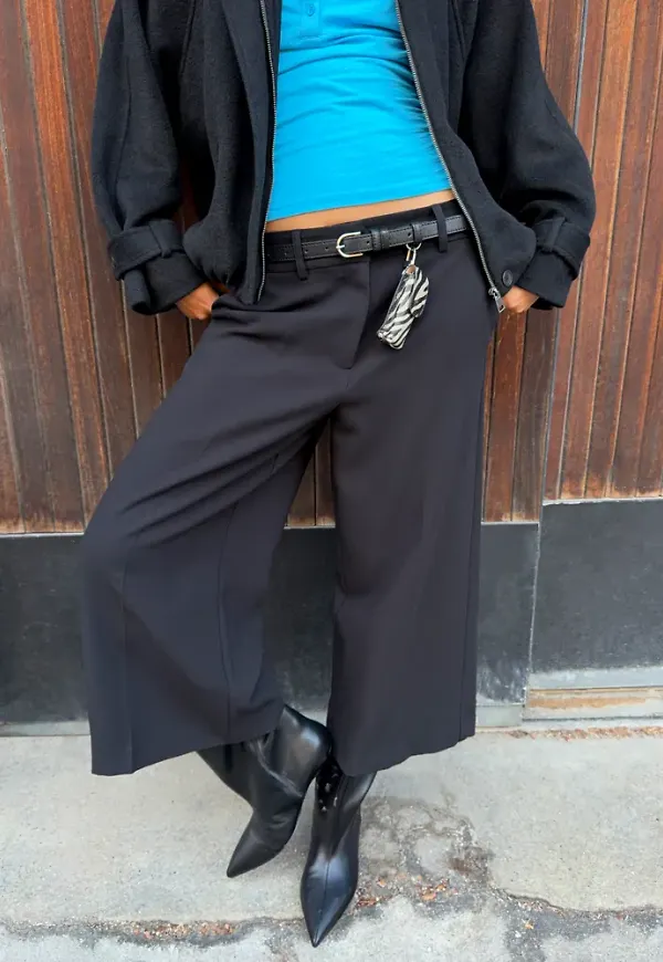 Nelly - Svart - Cropped Back Pocket Pants