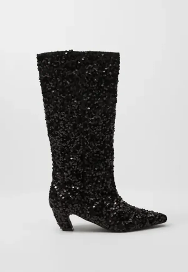 Nelly - Svart - Curved Under Knee Glitz Boot