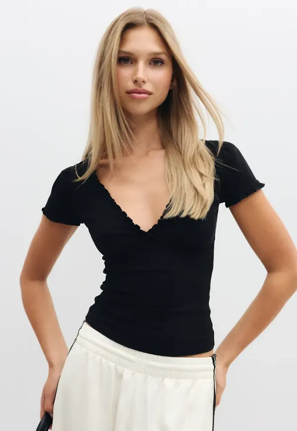 Nelly - Svart - Cute V Neck Frill Top