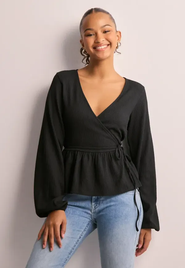 Nelly - Svart - Cute Wrap Top