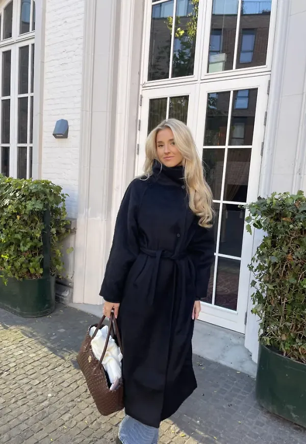 Nelly - Svart - High Collar Belted Coat