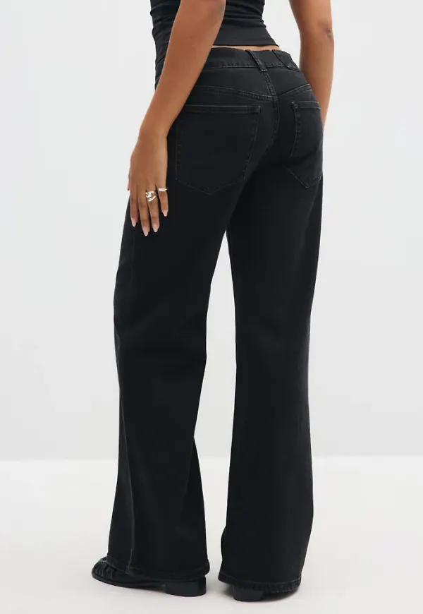 Nelly - Svart - Loose Flare Jeans