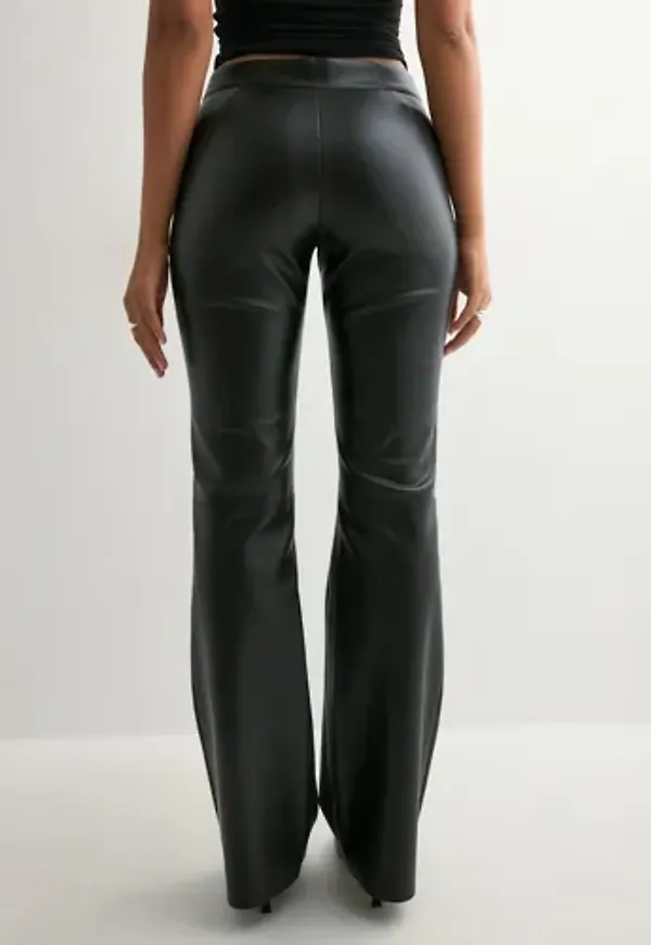 Nelly - Svart - Low Waist Flare PU Pants