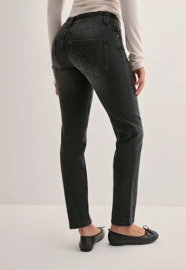 Nelly - Svart - Low Waist Slim Jeans