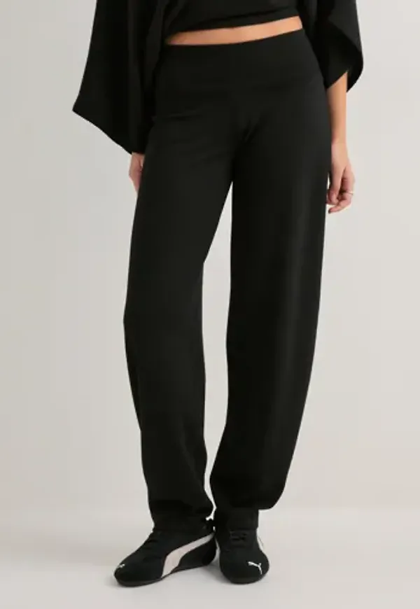 Nelly - Svart - Luxury Volume Pants