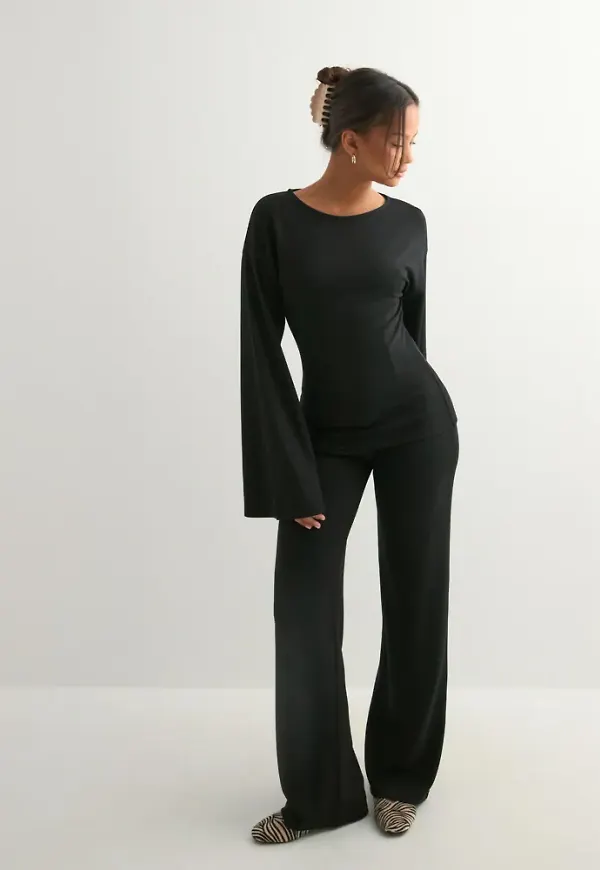 Nelly - Svart - Luxury Wide Sleeve Sweat