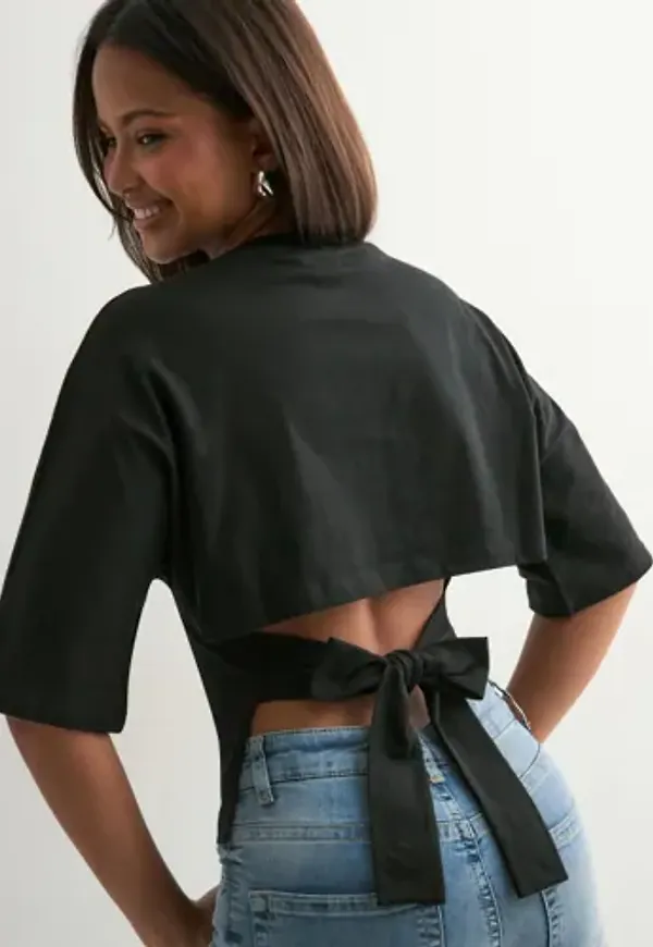 Nelly - Svart - Open Back Tie Tee