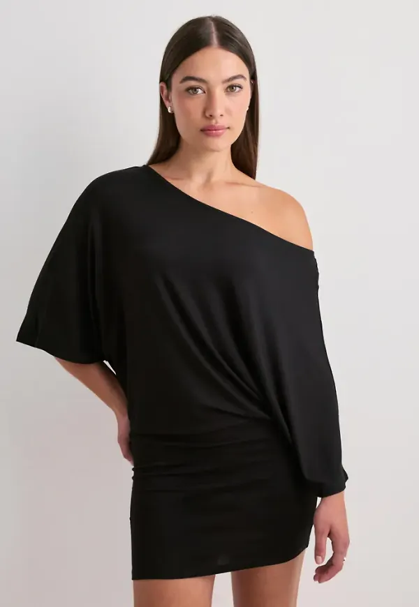 Nelly - Svart - Perfect Poncho Dress