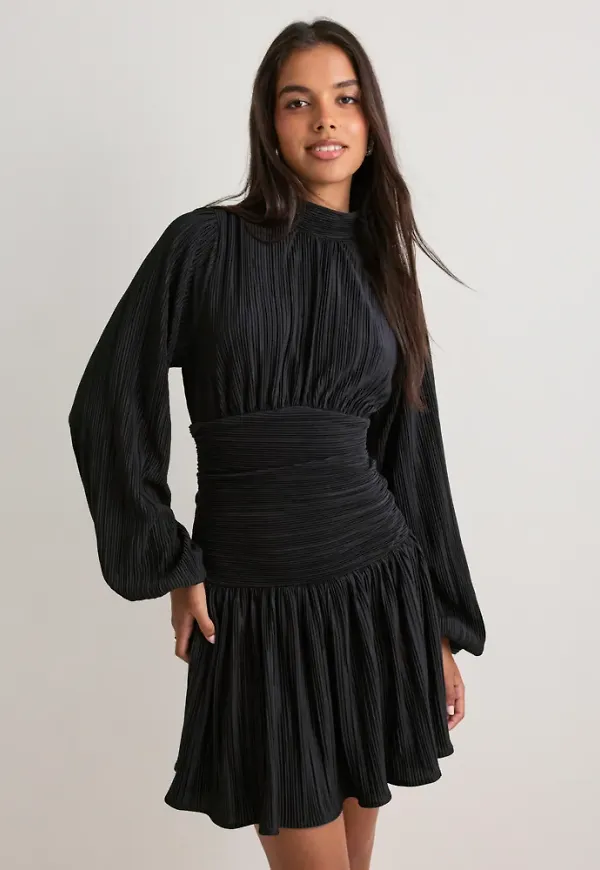 Nelly - Svart - Pleated Flounce Dress – Nelly