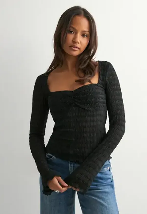 Nelly - Svart - Romantic Structure Sheer Top