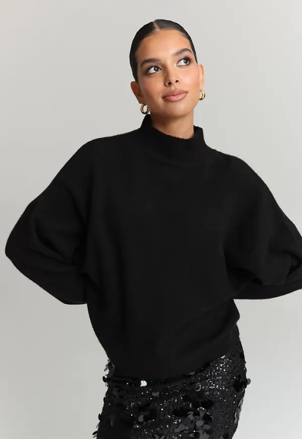 Nelly - Svart - Sleeve Focus Polo Knit Sweater