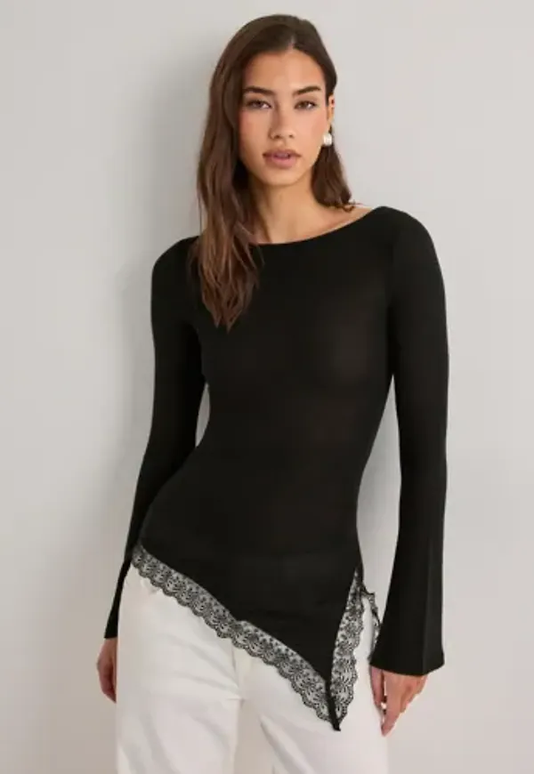 Nelly - Svart - Soft Asymmetric Lace LS Top