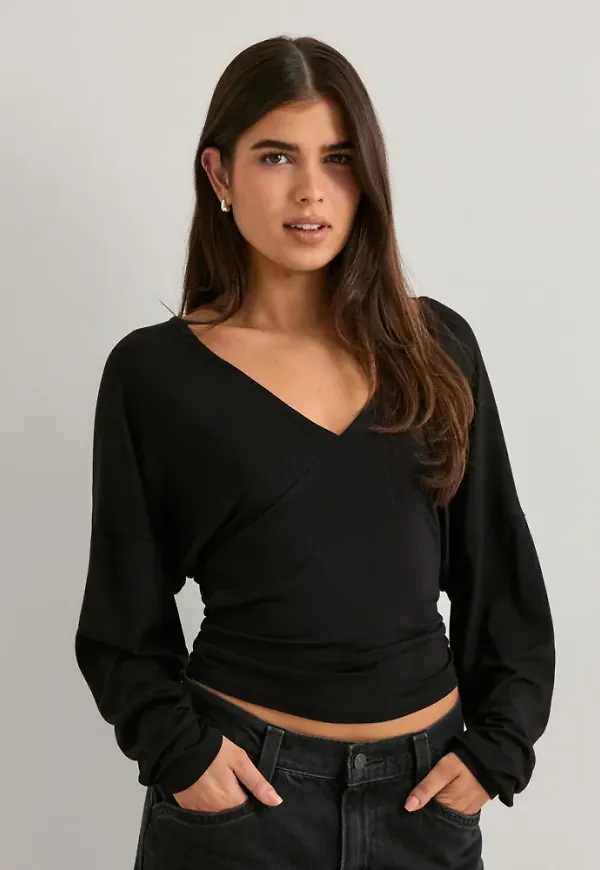 Nelly - Svart - Soft Plunge LS Top
