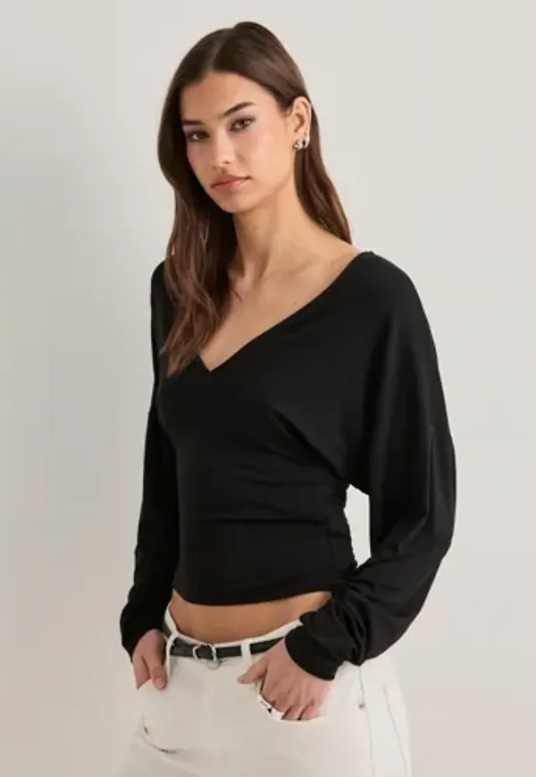 Nelly - Svart - Soft Plunge LS Top