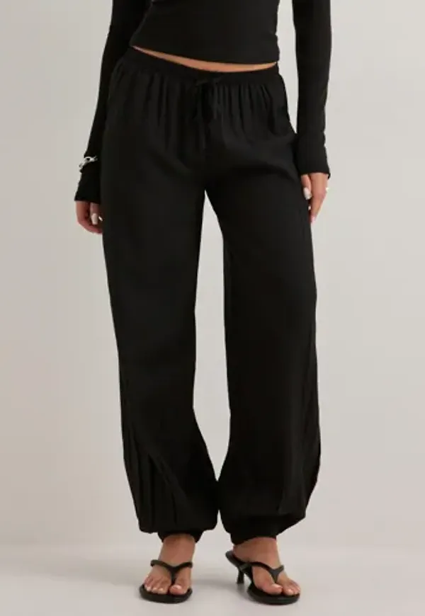 Nelly - Svart - Soft Puff Pants