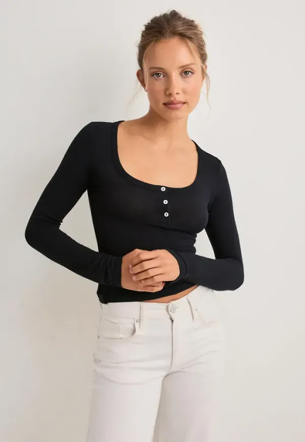 Nelly - Svart - Soft Wool Blend Button Top