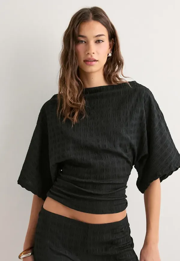 Nelly - Svart - Stunning Structure Tee