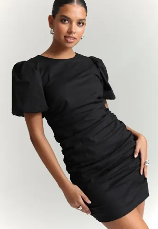 Nelly - Svart - The Cutest Ruched Dress