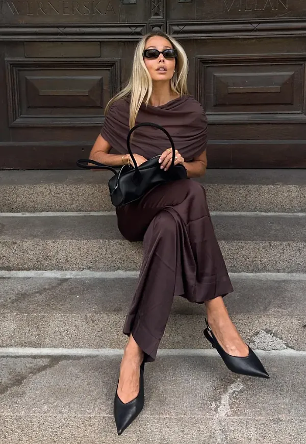 Nelly - Svart - Thin V-Shape Slingback