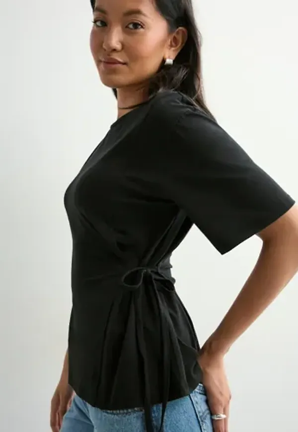 Nelly - Svart - Tie Waist Tee