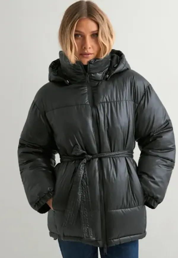 Nelly - Svart - Volume Precious Puffer Jacket