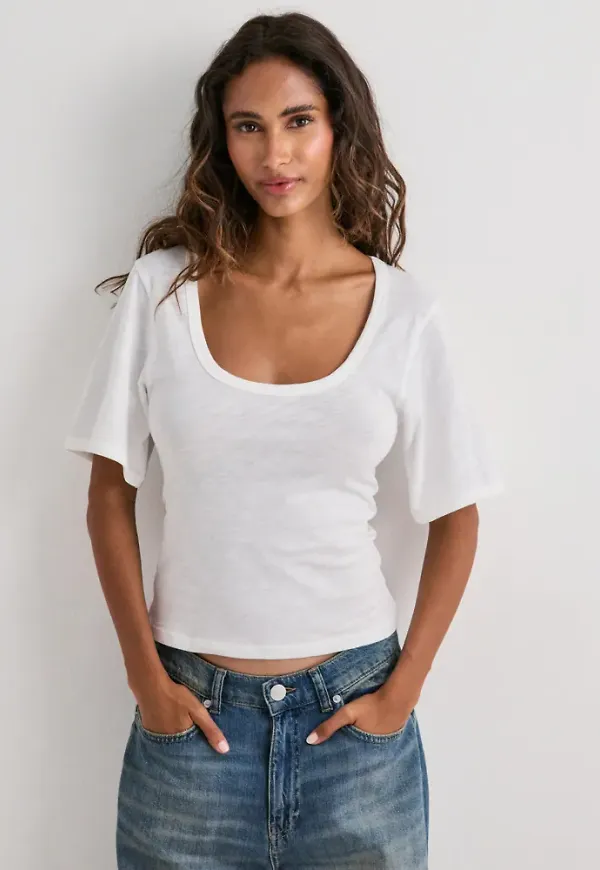Nelly - Vit - Batwing Sleeve Tee
