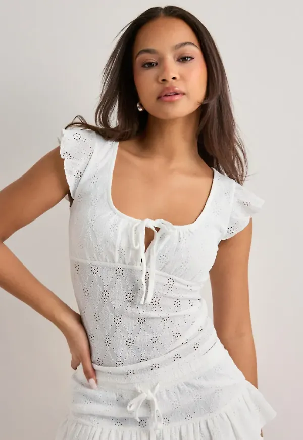 Nelly - Vit - Broderie Anglais Top