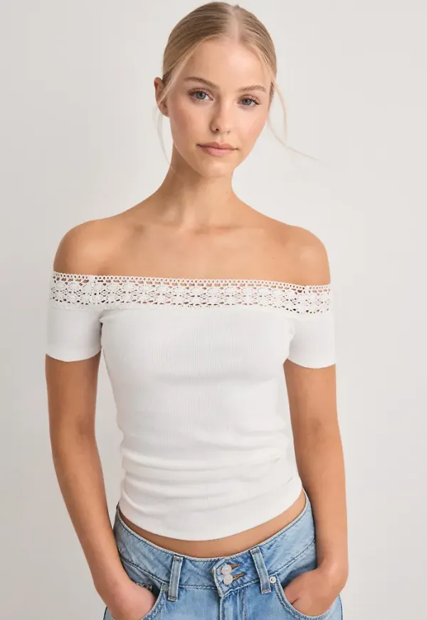 Nelly - Vit - Crochet Shoulder Top
