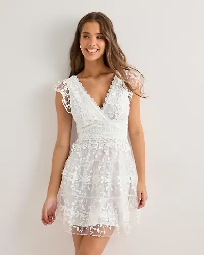 Nelly - Vit - Embroidered Flounce Dress