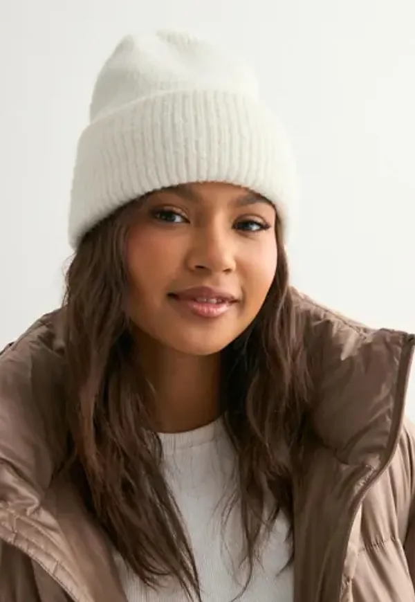 Nelly - Vit - Fuzzy Beanie