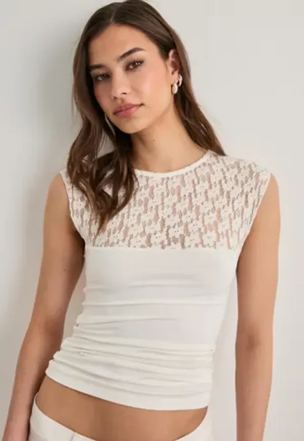 Nelly - Vit - Lace Blocking Sleeveless Top