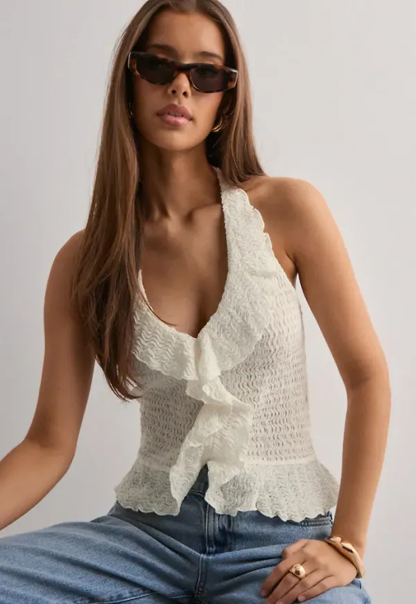 Nelly - Vit - Lovely Halterneck Frill Top