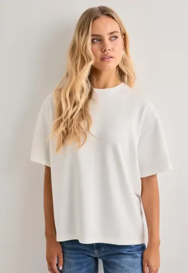 Nelly - Vit - Luxury Oversized Tee